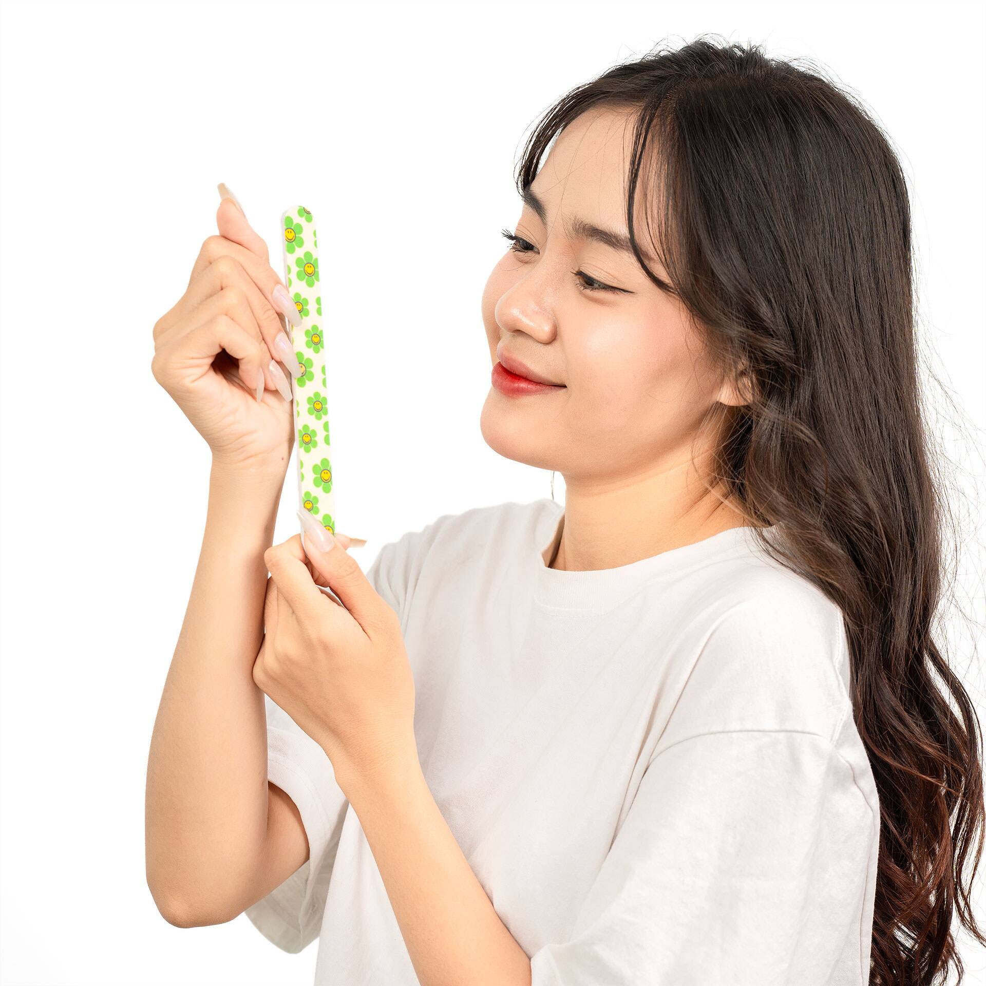 Giũa Móng Giấy MAXMATE Hình Hoa Lá<p><strong> </strong></p>dùng để giũa móng. Sản phẩm tiện lợi, gọn gàng dễ dàng mang đi nhiều nơi. 
