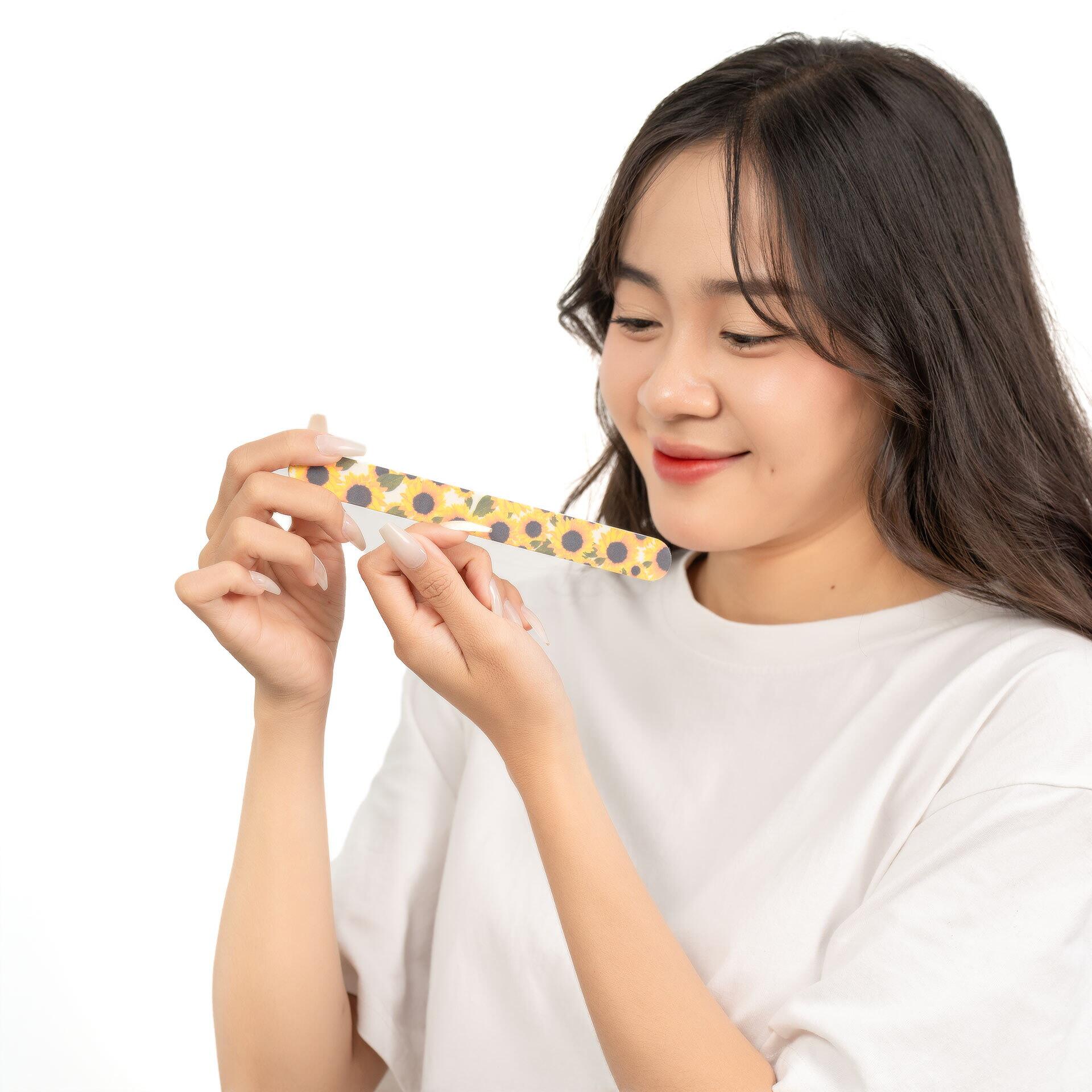 Giũa Móng Giấy MAXMATE Hình Hoa Hướng Dương dùng để giũa móng. Sản phẩm tiện lợi, gọn gàng dễ dàng mang đi nhiều nơi. 
