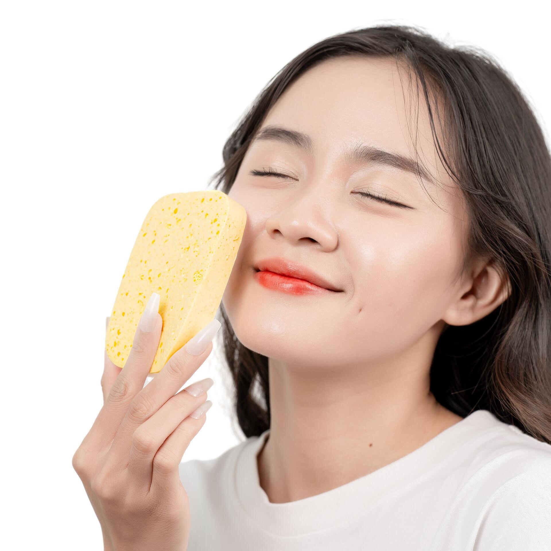 Miếng Rửa Mặt Tẩy Trang MUST tiện lợi, hỗ trợ rửa mặt tẩy trang, hạn chế tối đa tay chạm vào da mặt.