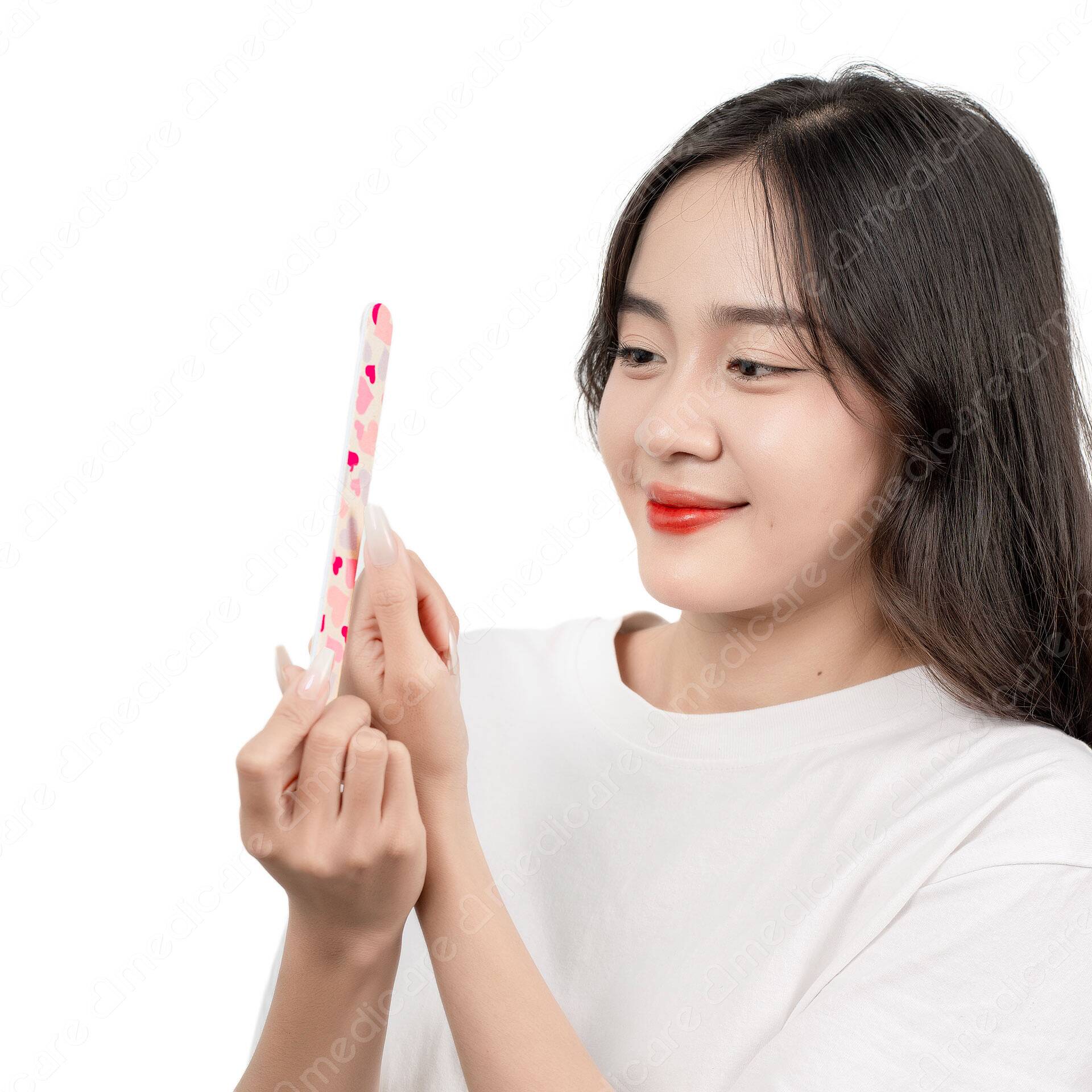 Giũa Móng Giấy MAXMATE Hình Trái Tim dùng để giũa móng. Sản phẩm tiện lợi, gọn gàng dễ dàng mang đi nhiều nơi. 