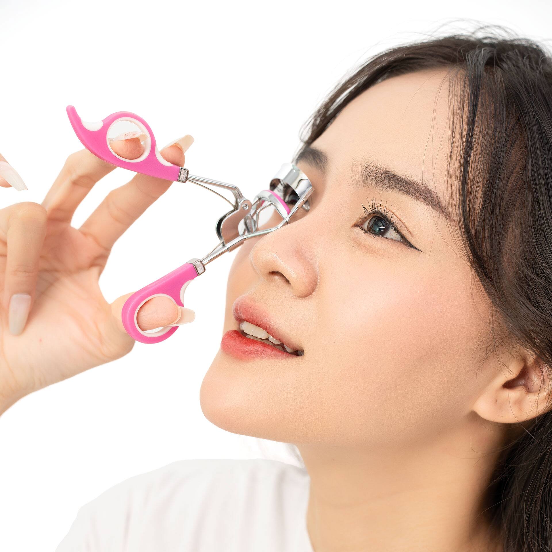 Bấm Mi MUW 6503 giúp đôi mi trở nên cong vút, quyến rũ và giúp đôi mắt của bạn trở nên nổi bật hơn.