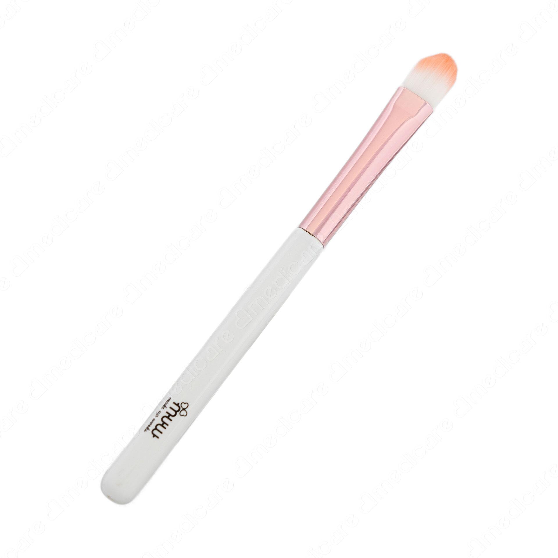 Cọ Mắt MUW 6520 với sợi lông mềm mịn, giúp tán phấn đều phấn lên mắt.