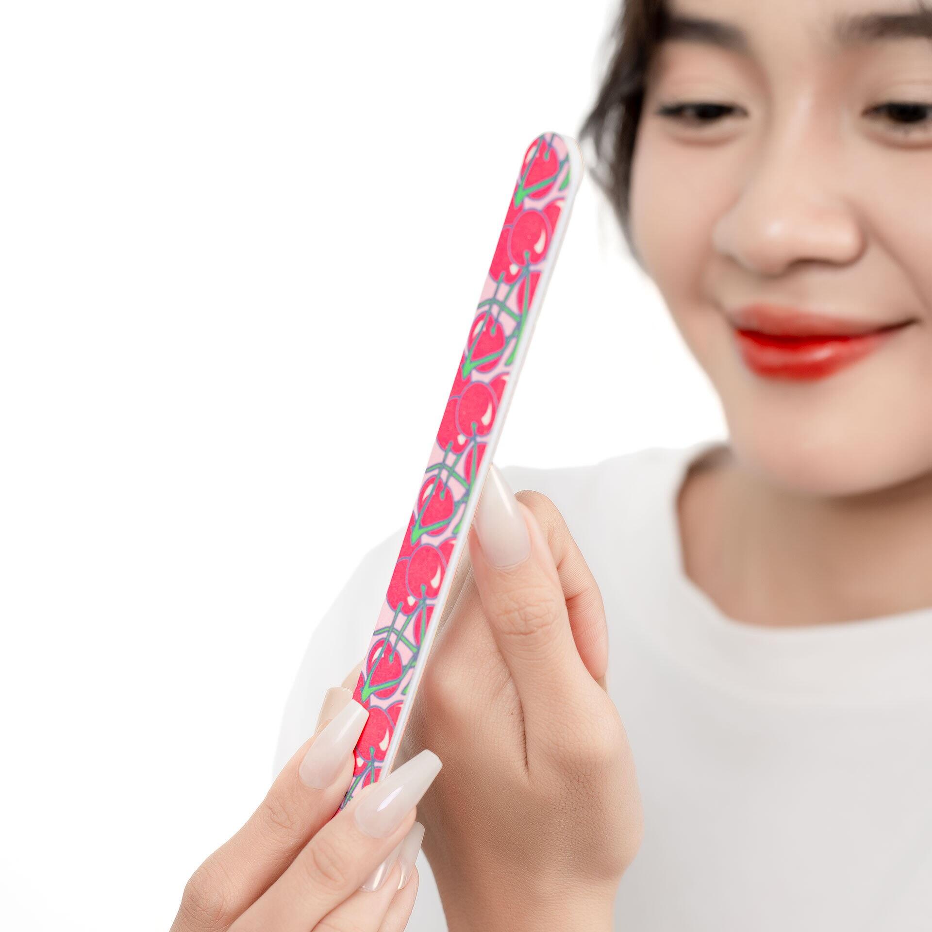 Giũa Móng Giấy MAXMATE Hình Trái Cherry dùng để giũa móng. Sản phẩm tiện lợi, gọn gàng dễ dàng mang đi nhiều nơi. 