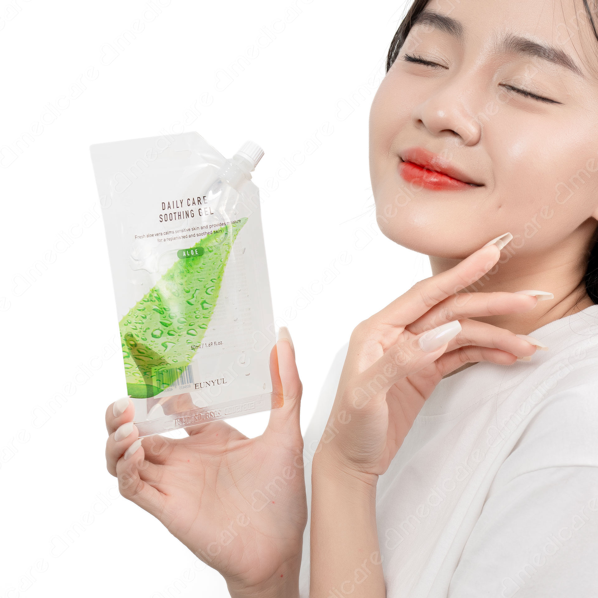 Gel Mát Da Nha Đam EUNYUL Daily Care giúp dưỡng ẩm sâu, nuôi dưỡng làn da khô, bị kích ứng, mang lại một làn da tươi tắn. 