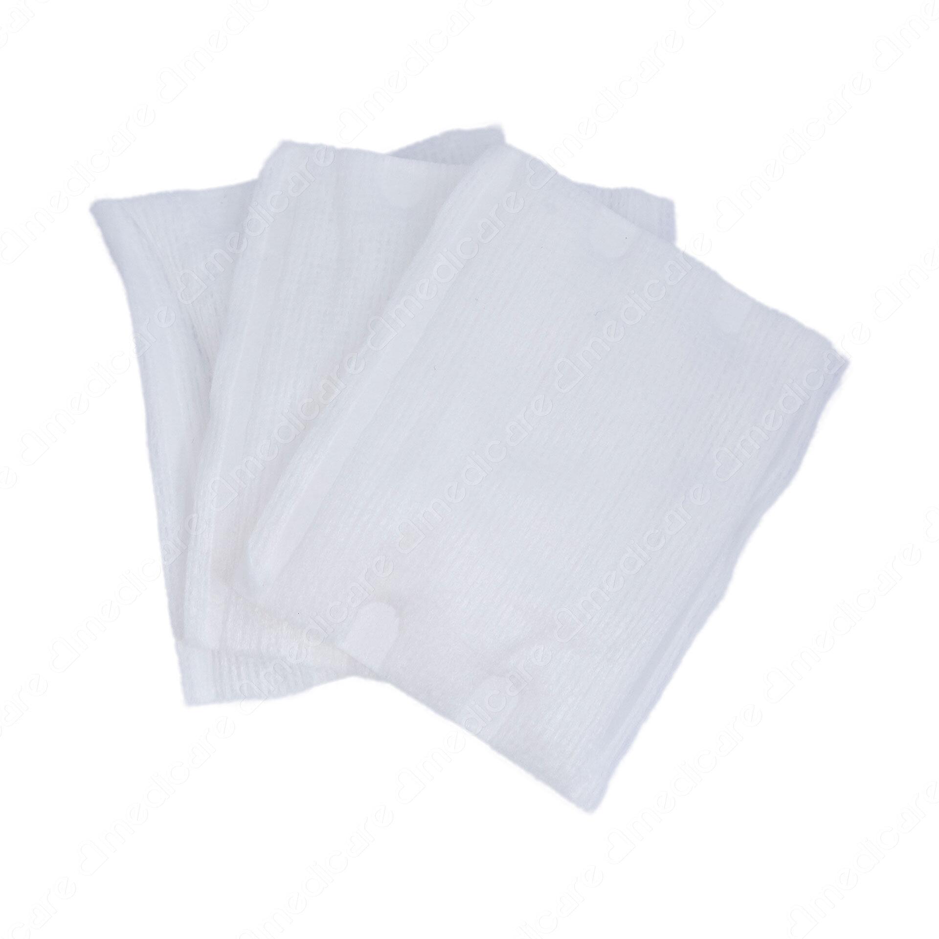 Bông Tẩy Trang BASICARE với thiết kế tối ưu với 2 mặt cho 2 chức năng: tẩy trang và dưỡng ẩm với nước cân bằng. Với 100% cotton không để lại xơ bông, mềm mại, an toàn cho da, tiết kiệm mỹ phẩm.