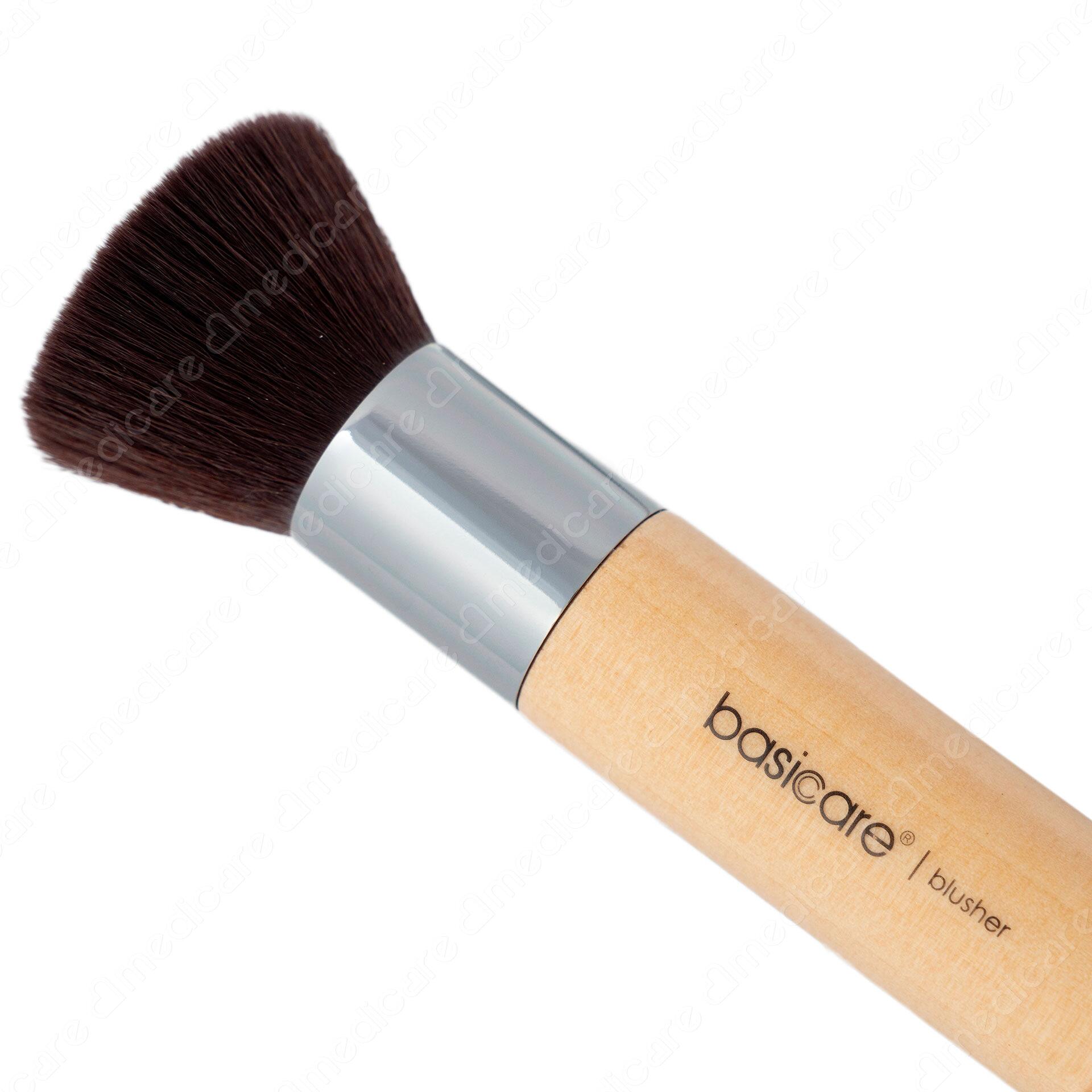 Cọ Tán Nền & Má Hồng BASICARE 1962 giúp bạn có thể tán đều lớp kem hay phấn trang điểm mà không làm lớp nền bị dày hay mất tự nhiên.<a id="_heading=h.30j0zll"></a>