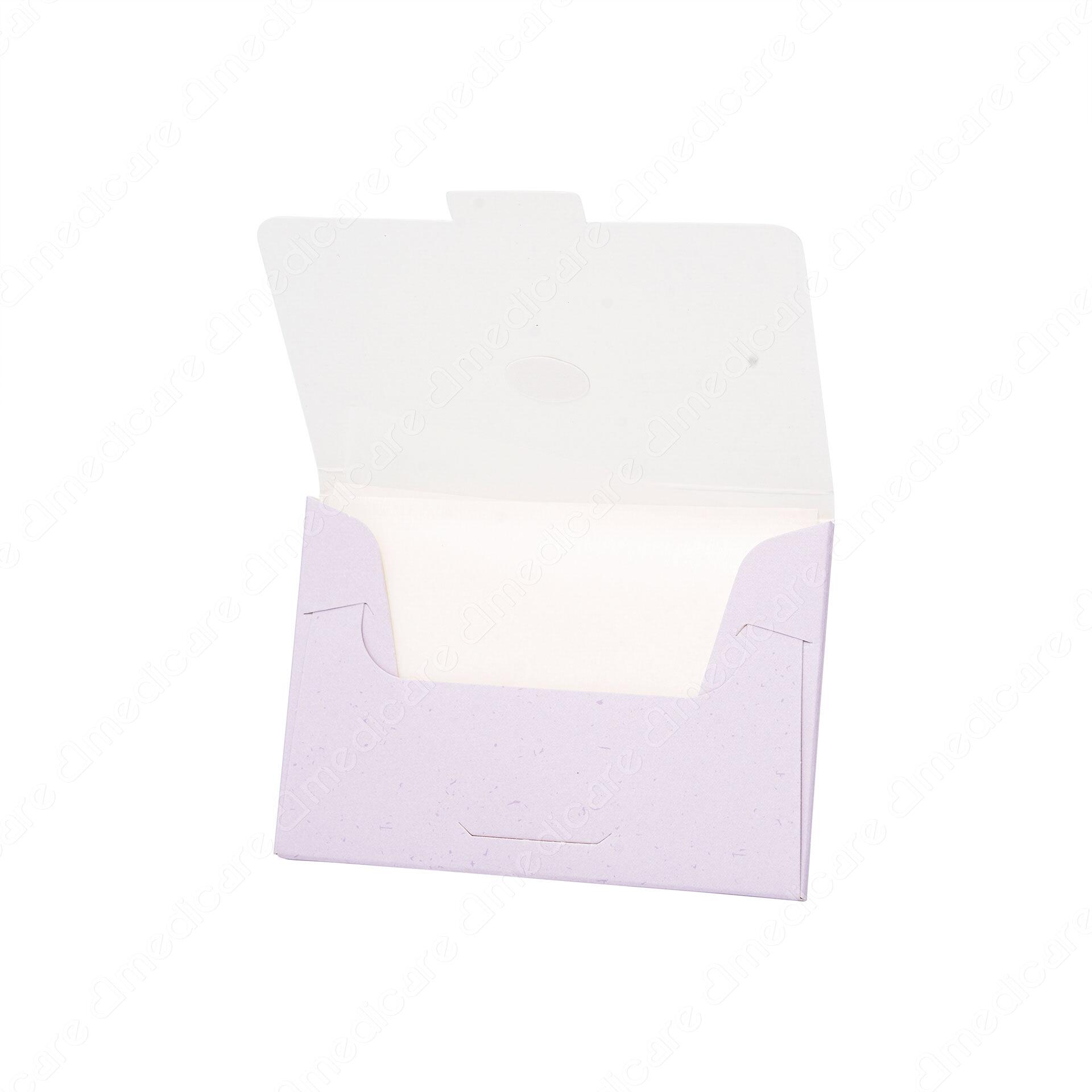 Giấy thấm dầu MEDiCARE hương hoa hồng dịu nhẹ giúp lấy đi lượng dầu thừa trên da mặt, làm sạch nhanh chóng bề mặt da, giữ cho da luôn khô thoáng, dễ chịu. Sản phẩm là sự lựa chọn phù hợp với những nàng da dầu và da hỗn hợp thường xuyên trong tình trạng bóng nhờn. 