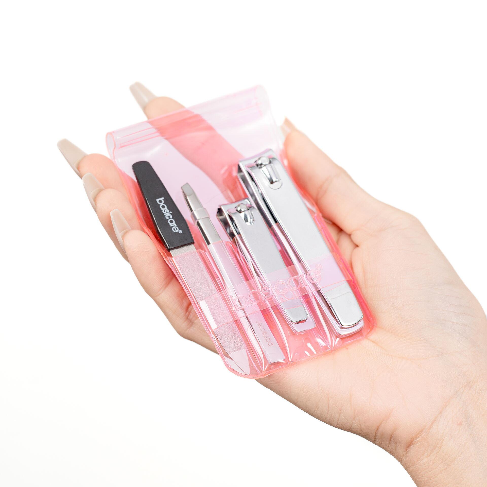 Bộ Bấm Móng, Nhíp & Dũa BASICARE 1017PDQ với thiết kế lưỡi kềm sắc bén, giúp tỉa móng dễ dàng và an toàn.