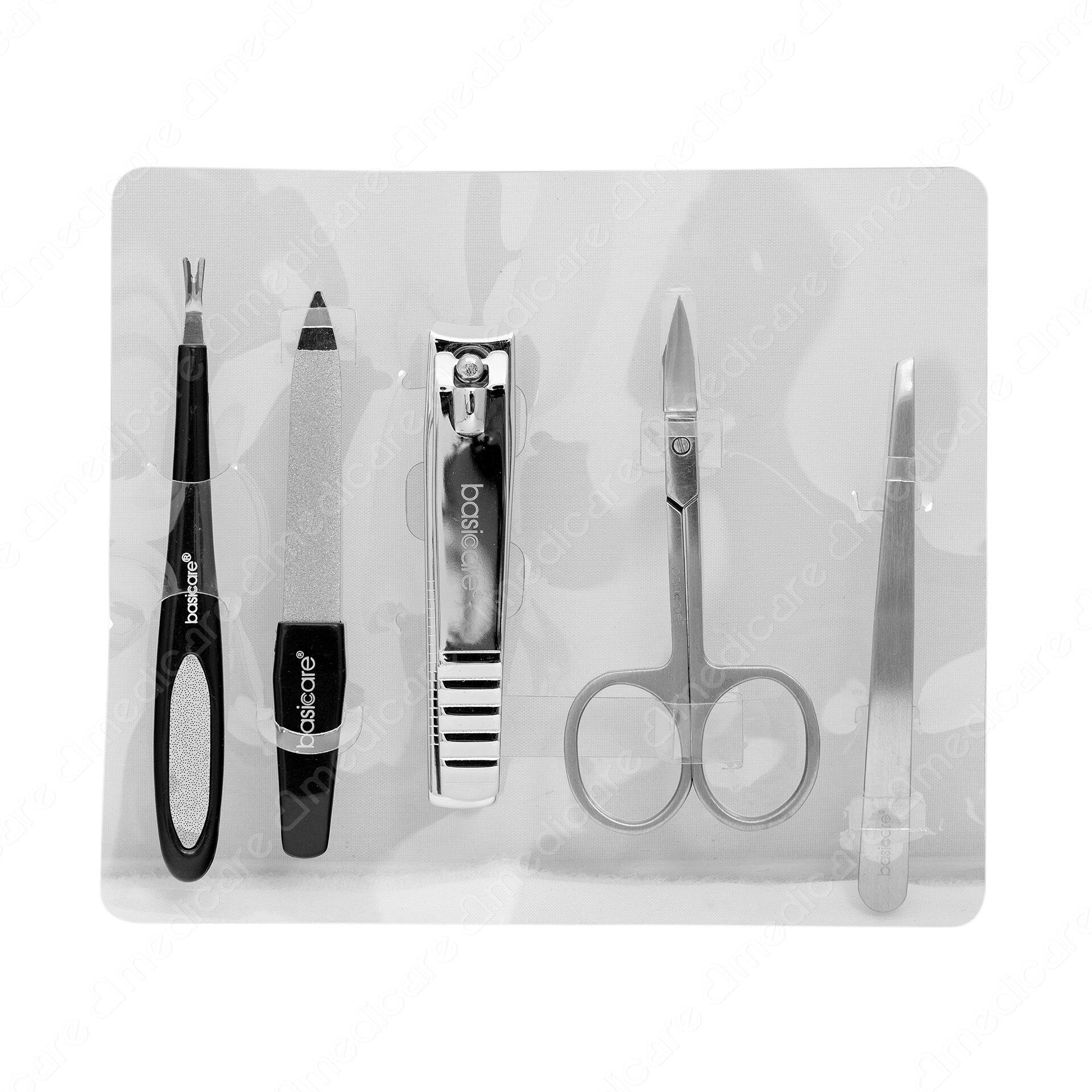 Bộ Chăm Sóc Móng BASICARE gồm nhíp, kéo cắt móng tay, bấm móng tay, dũa móng tay và dụng cụ tỉa da tiện lợi và đa dạng. Được thiết kế dạng túi đựng nhỏ gọn, tiện lợi.