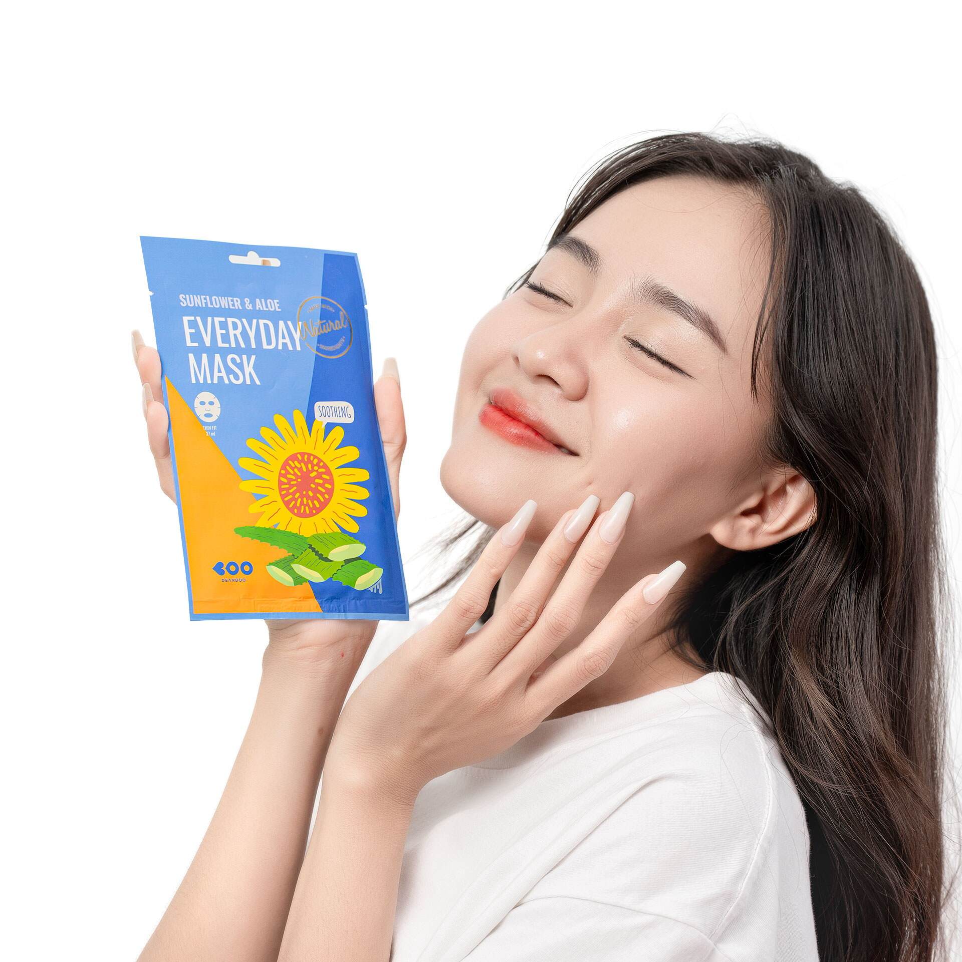 Mặt Nạ DEARBOO Sunflower &amp; Aloe với chiết xuất từ dầu hạt hướng dương và nha đam giúp làm dịu và tái tạo làn da bị tổn thương do tia cực tím, giúp cho làn da mịn màng, ẩm mượt và khỏe mạnh đồng thời làm dịu và dưỡng ẩm da mạnh mẽ giúp da tràn đầy sức sống.