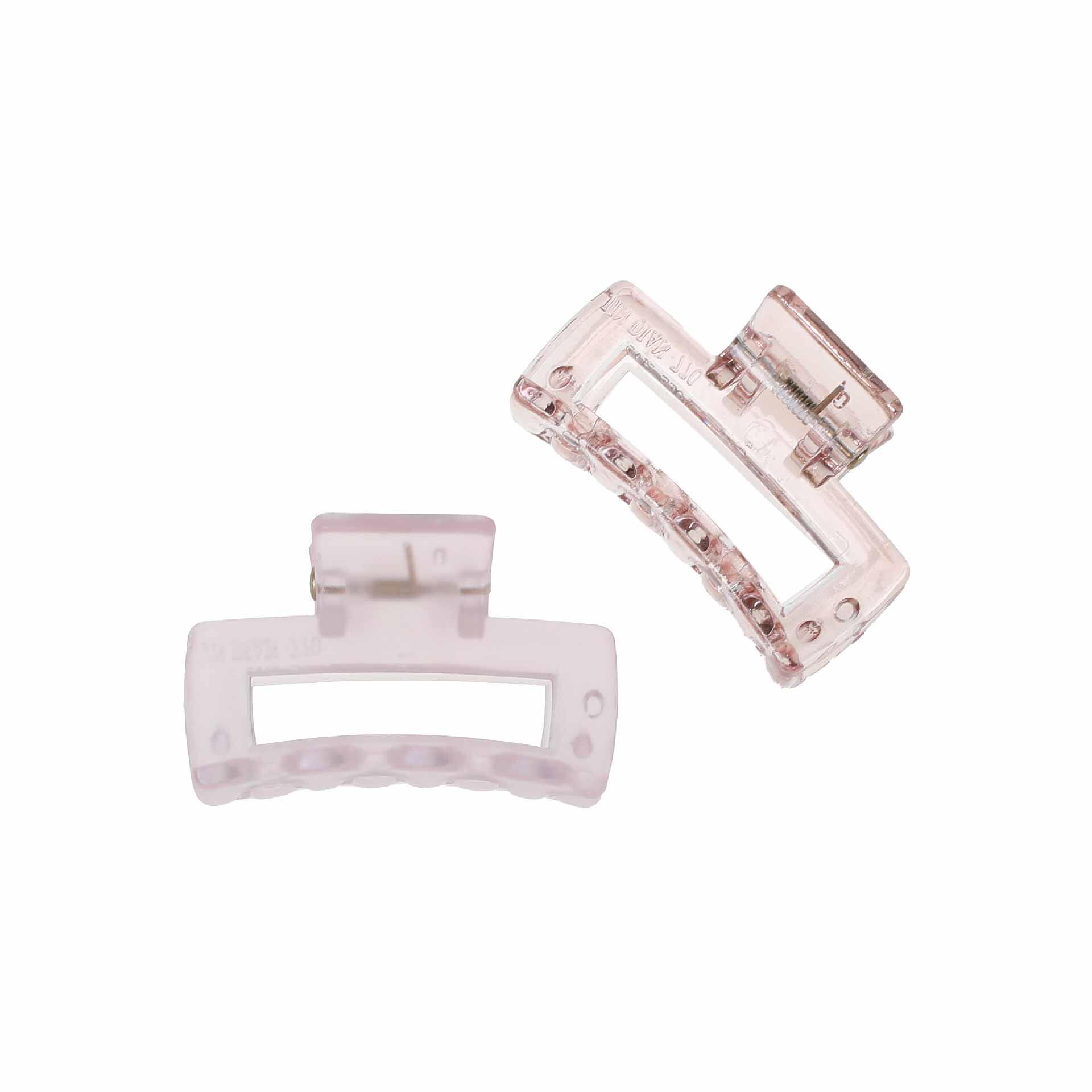 Kẹp nữa đầu BASICARE màu hồng mang lại sự thoải mái cả ngày khi kẹp tóc, đơn giản nhưng phong cách.