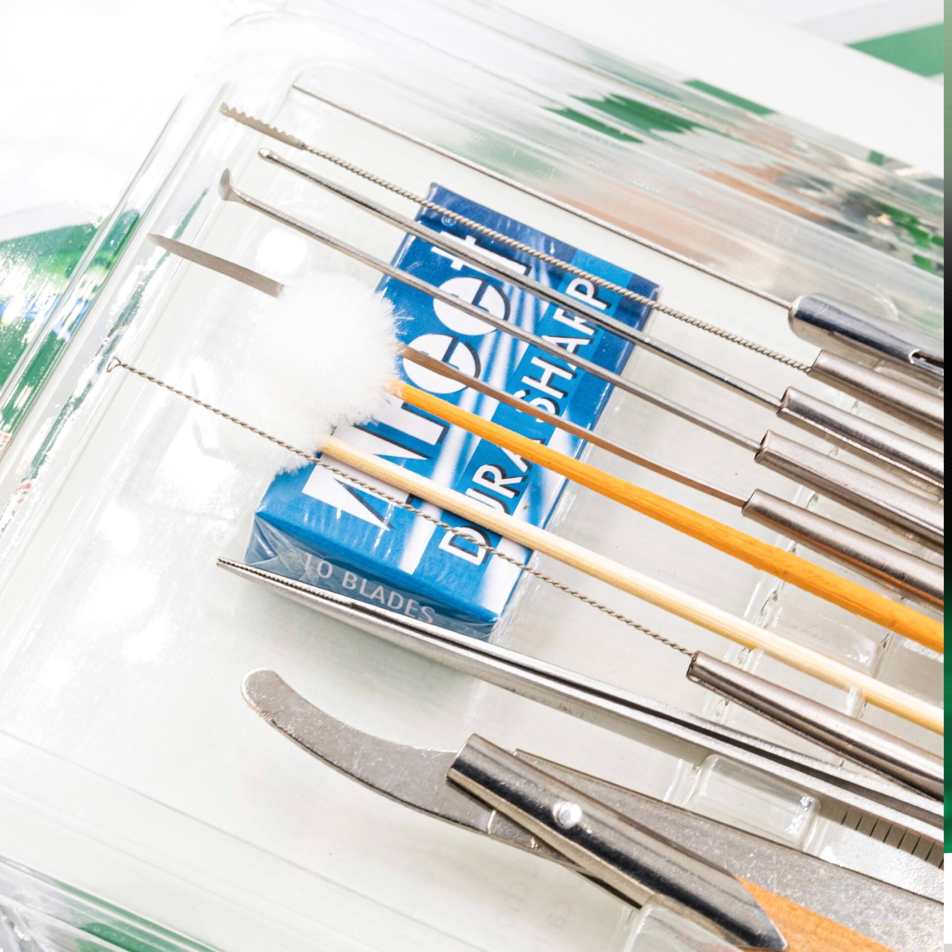 Dùng để lấy ráy tai chuyên nghiệp giúp bạn dễ dàng làm sạch ráy tai, giữ vệ sinh cho tai, giúp gia đình bạn phòng tránh được những bệnh viêm nhiễm, nấm tai hay các bệnh lây nhiễm do sử dụng các biện pháp vệ sinh tai không an toàn.